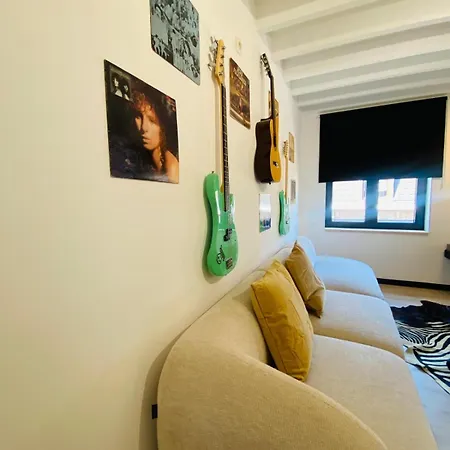 דירה Cinestrings *