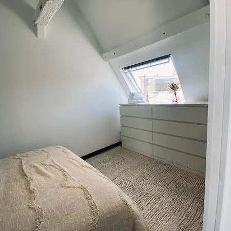 Cinestrings Apartman Mons